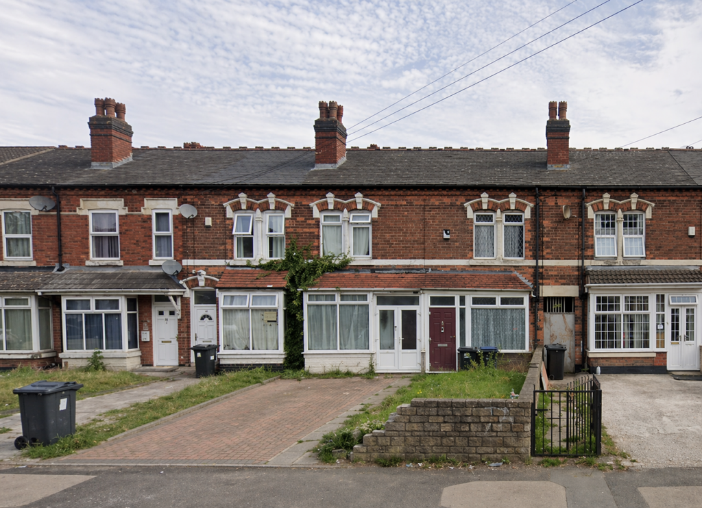 2 bed Mid Terraced House for rent in Smethwick. From Royal Estates - Birmingham