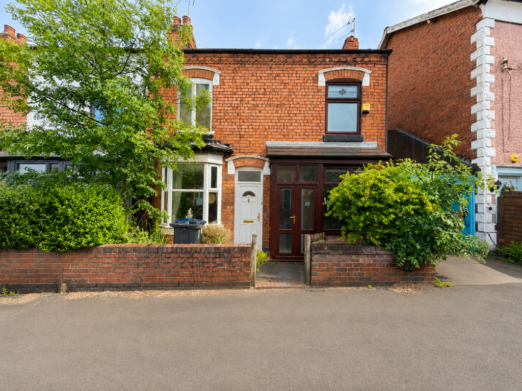 3 bed Mid Terraced House for rent in Smethwick. From Royal Estates - Birmingham
