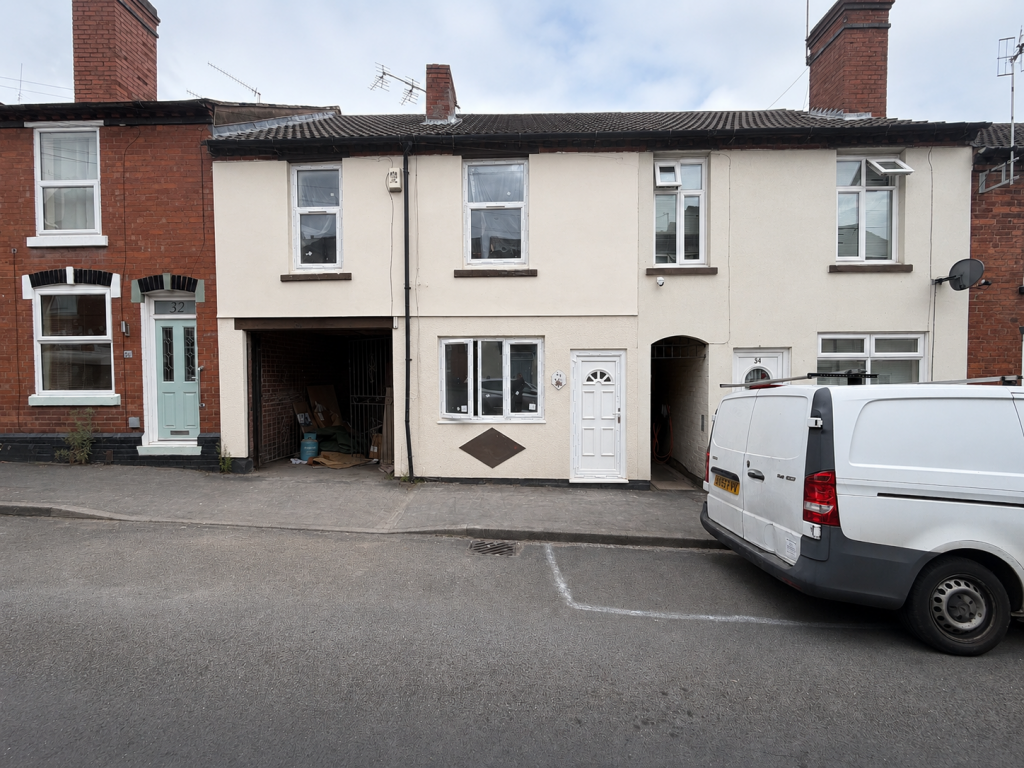4 bed Mid Terraced House for rent in Old Hill. From Royal Estates - Birmingham