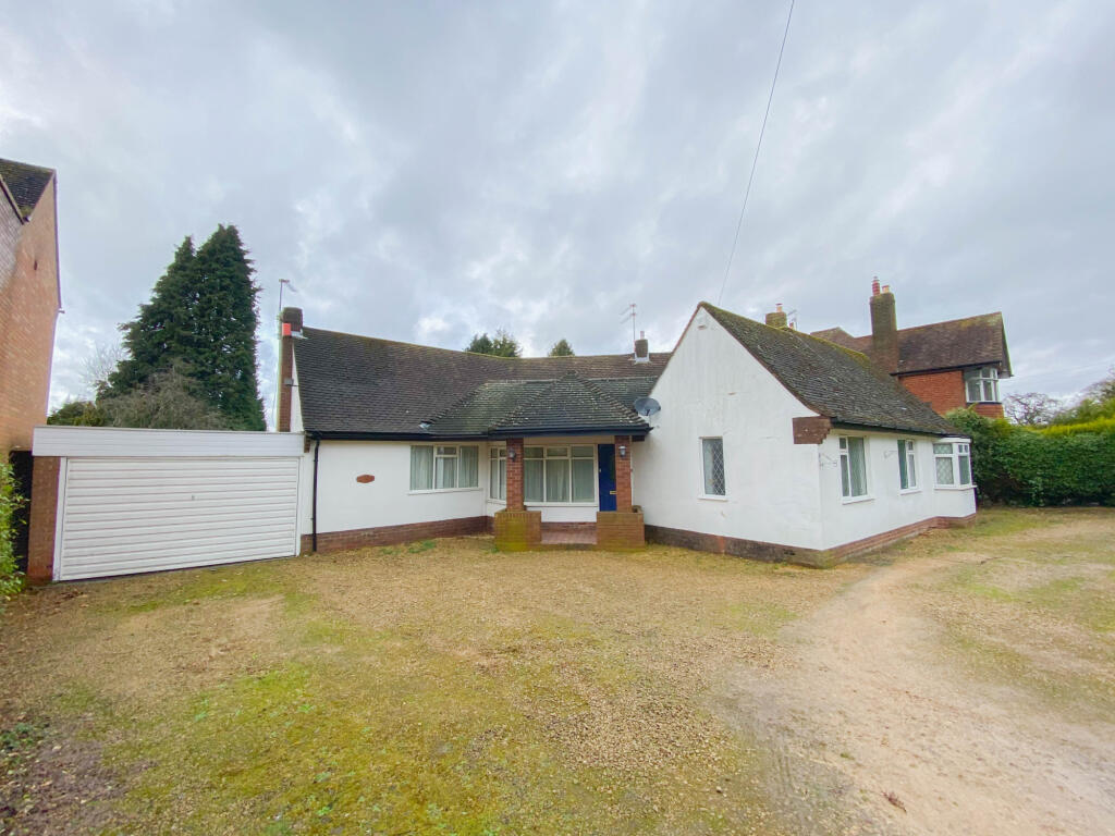 4 bed Bungalow for rent in Hagley. From Royal Estates - Birmingham