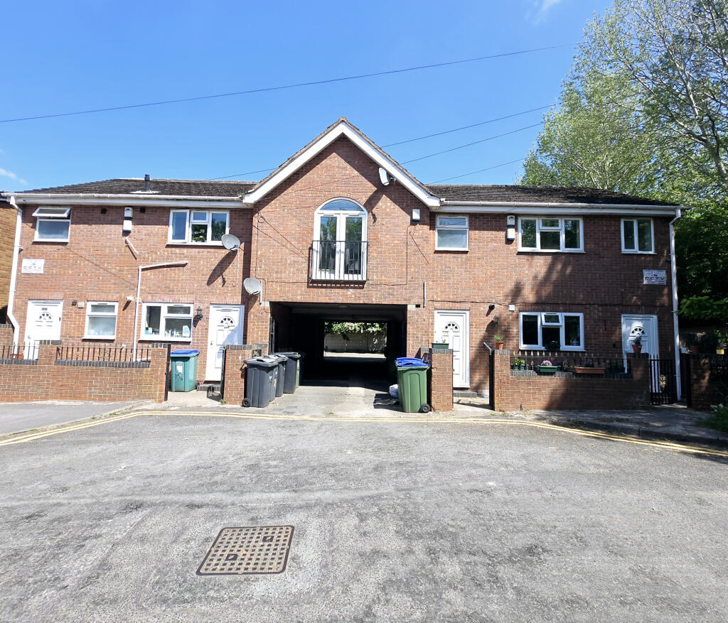 2 bed Apartment for rent in Oldbury. From Royal Estates - Birmingham