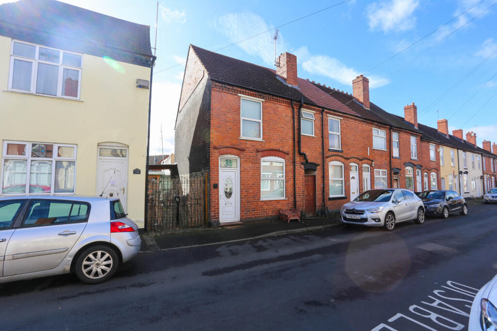 2 bed End of Terrace for rent in Halesowen. From Royal Estates - Birmingham