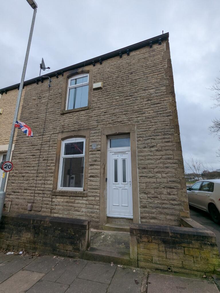 2 bed Mid Terraced House for rent in Burnley. From Rent UK Property - Lancashire