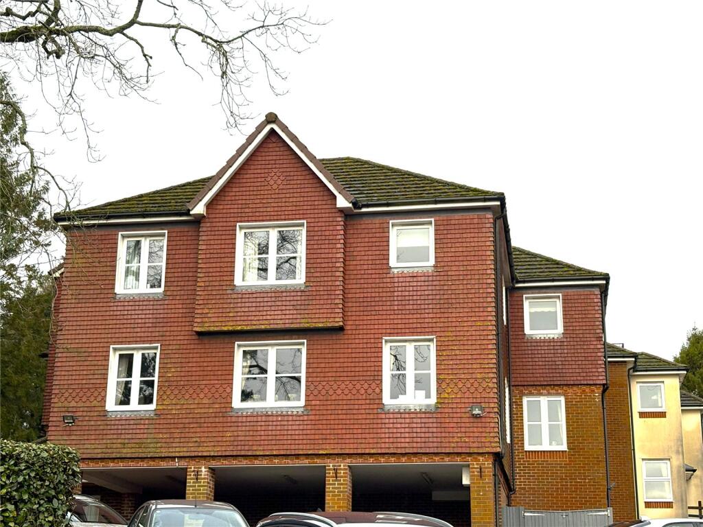 1 bed Apartment for rent in Heathfield. From Samuel and Son Chartered Surveyors - Horam
