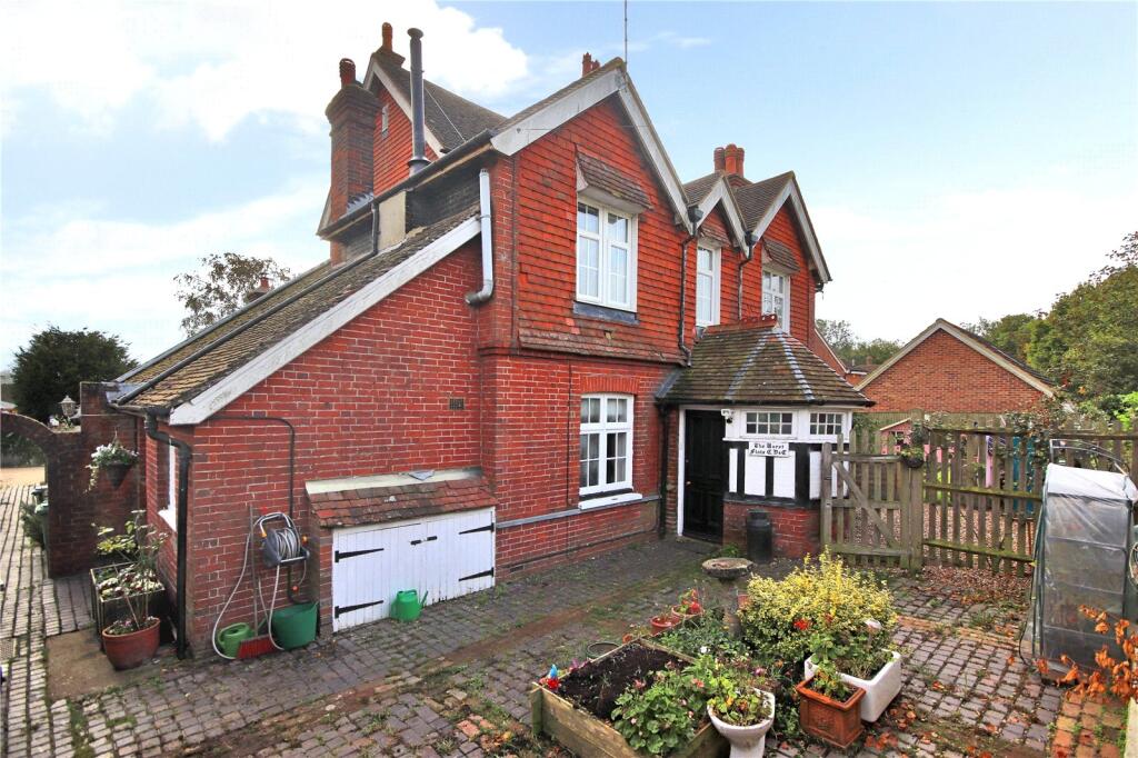 2 bed Village House for rent in Horam. From Samuel and Son Chartered Surveyors - Horam