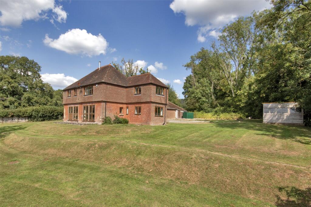 4 bed Detached for rent in Tunbridge Wells. From Samuel and Son Chartered Surveyors - Horam