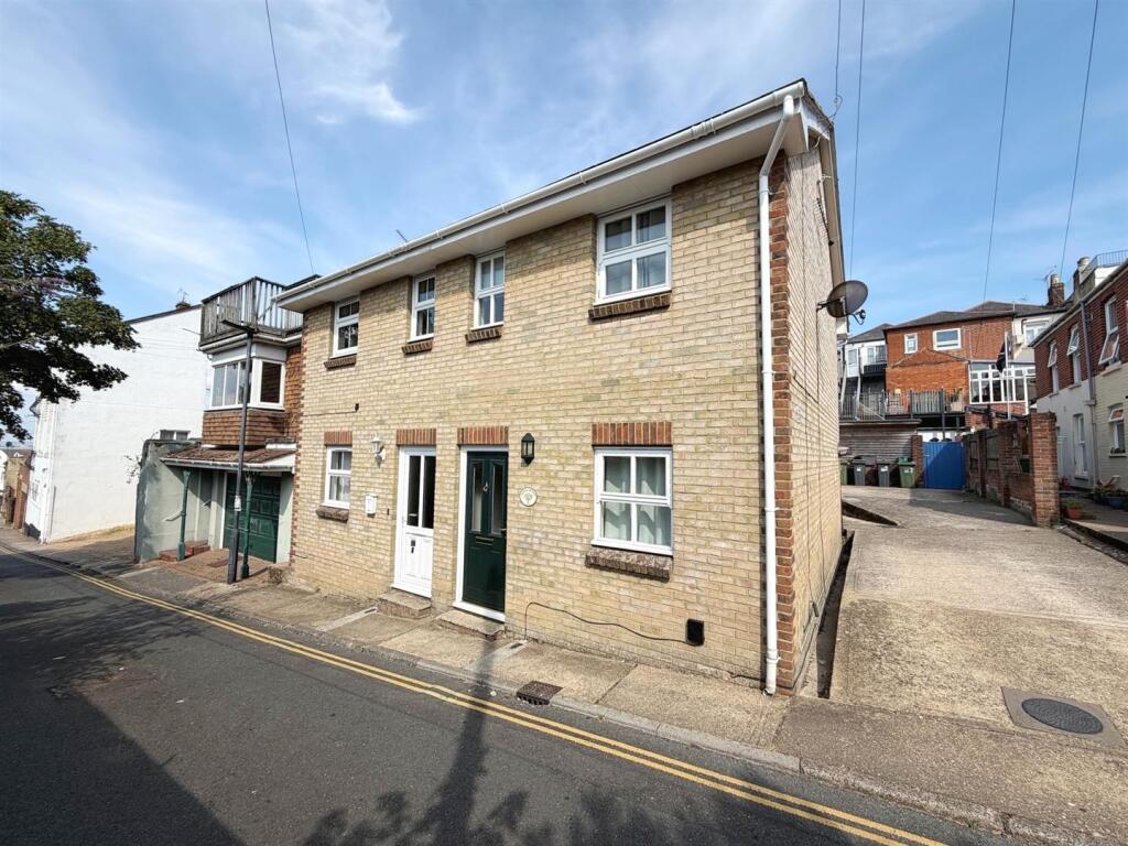 2 bed Detached for rent in Ryde. From Seafields Estates - Ryde
