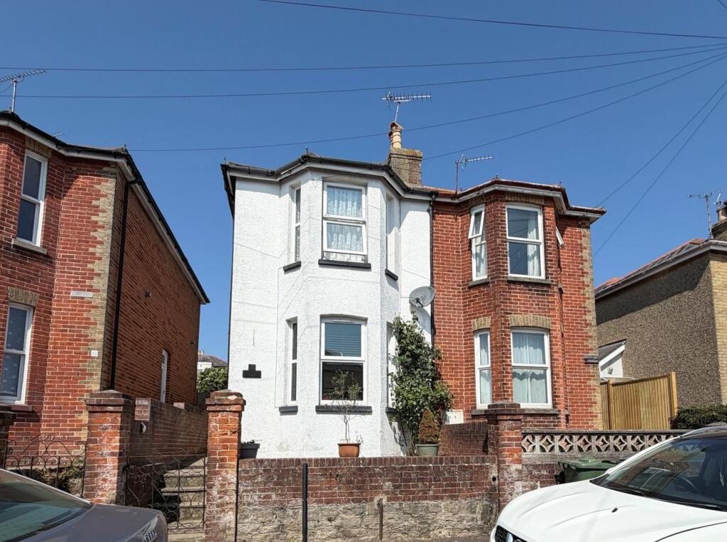 2 bed Semi Detached for rent in Ryde. From Seafields Estates - Ryde 2 bed Semi Detached for rent in Ryde. From Seafields Estates - Ryde
