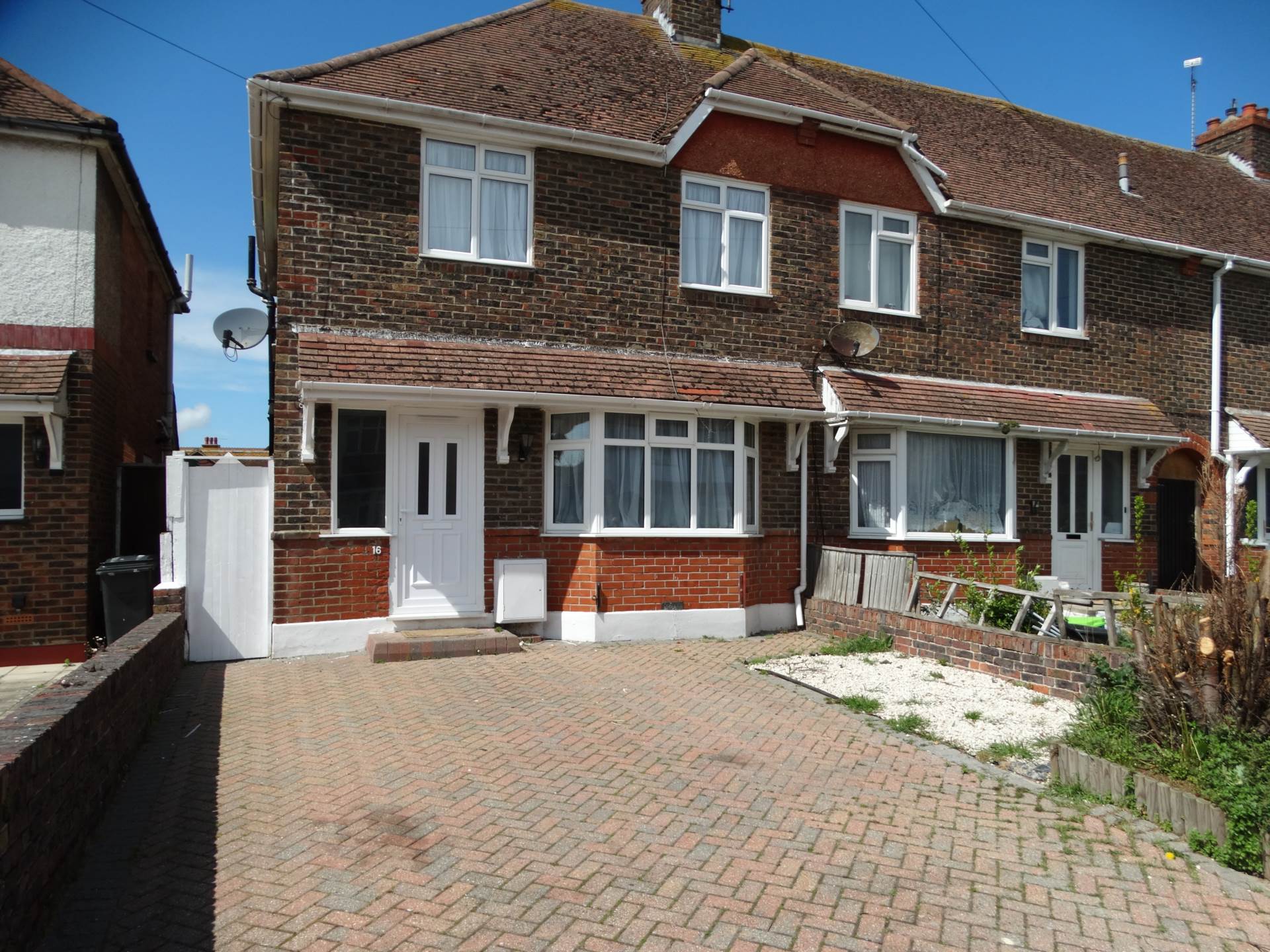 3 bed End Terraced House for rent in Eastbourne. From Cavendish and Co - Eastbourne