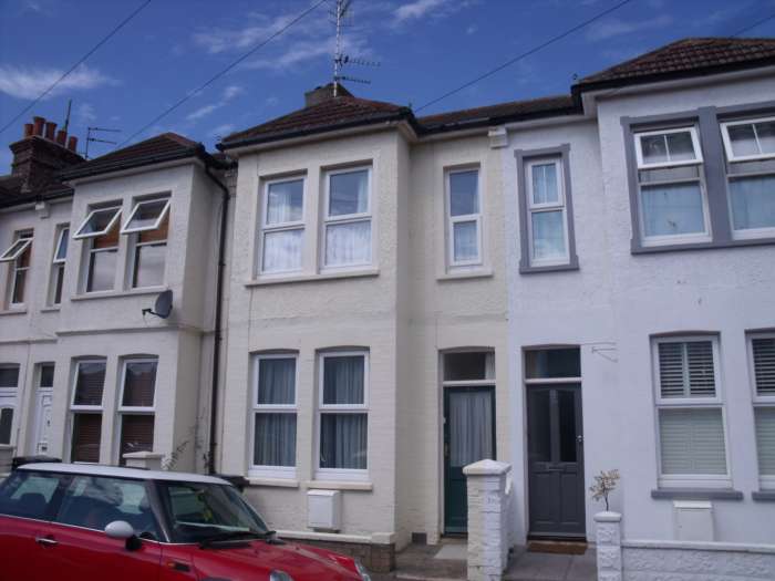 2 bed Mid Terraced House for rent in Eastbourne. From Cavendish and Co - Eastbourne