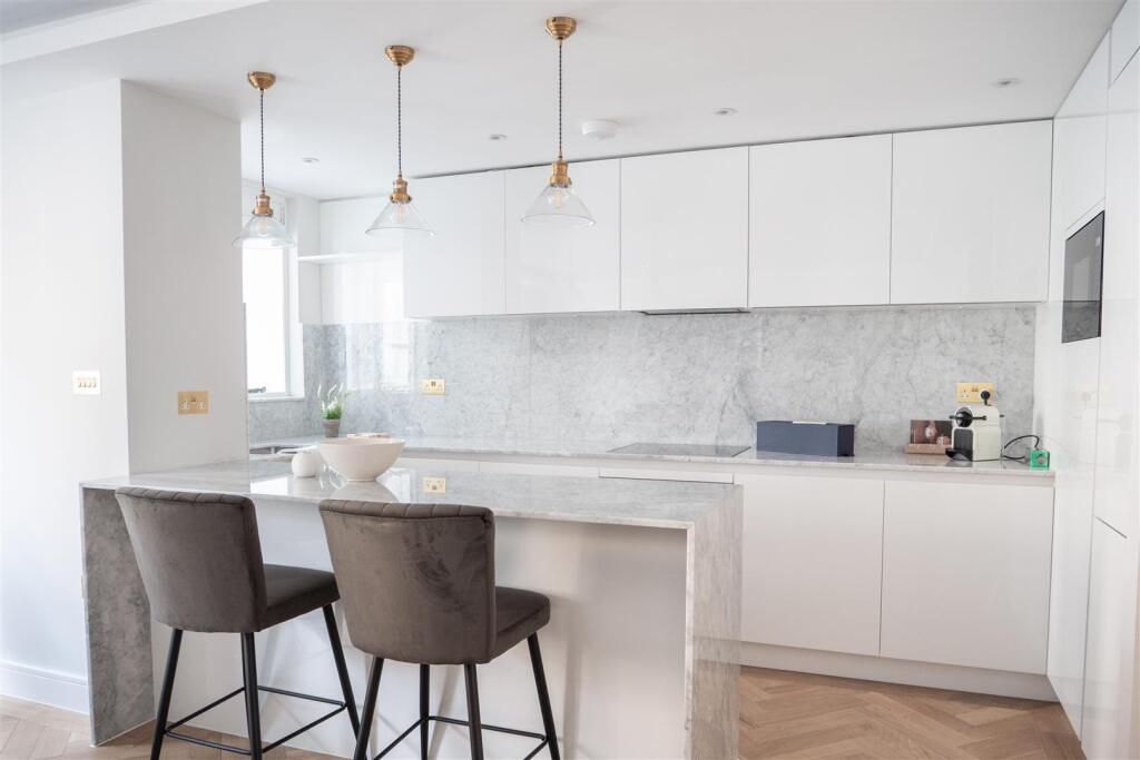 3 bed Apartment for rent in Paddington. From Sandersons - Holland Park & Notting Hill