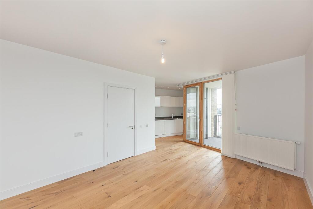 2 bed Apartment for rent in Kensington. From Sandersons - Holland Park & Notting Hill