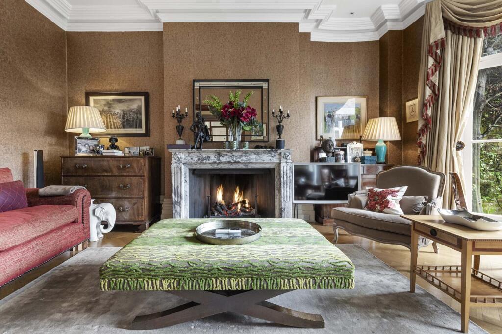 5 bed Mid Terraced House for rent in Hammersmith. From Sandersons - Holland Park & Notting Hill