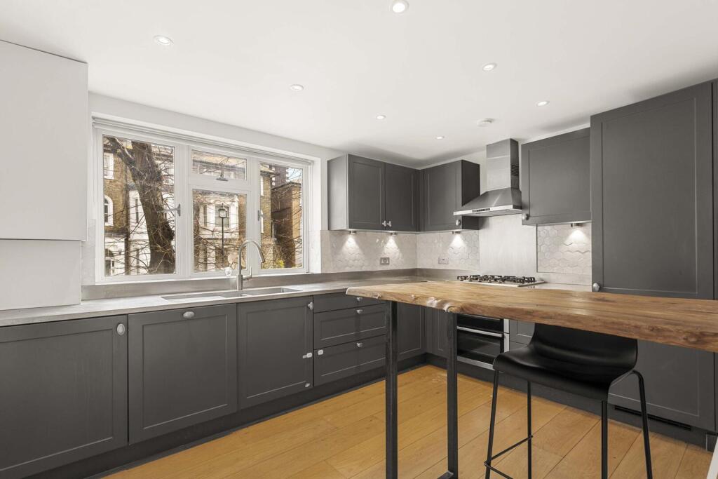 2 bed Detached for rent in London. From Sandersons - Holland Park & Notting Hill
