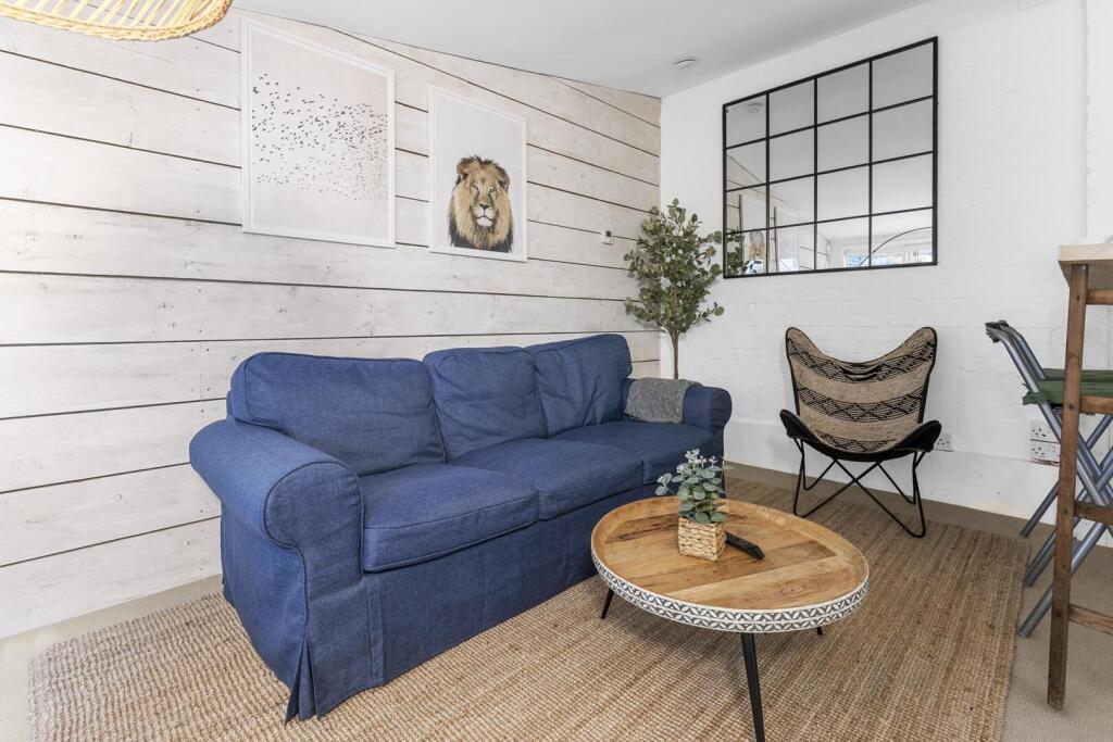 0 bed 1st Floor Flat for rent in Kensington. From Sandersons - Holland Park & Notting Hill