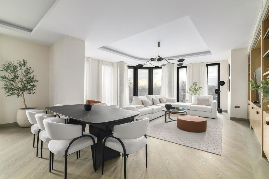 3 bed 1st Floor Flat for rent in London. From Sandersons - Holland Park & Notting Hill