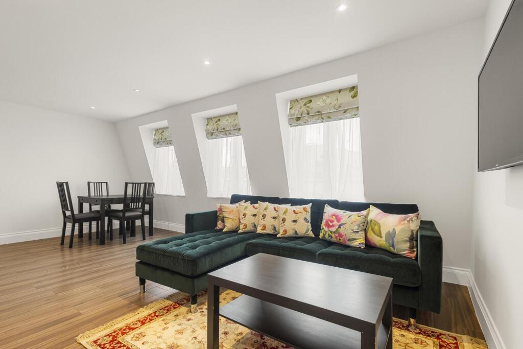 1 bed 1st Floor Flat for rent in London. From Sandersons - Holland Park & Notting Hill