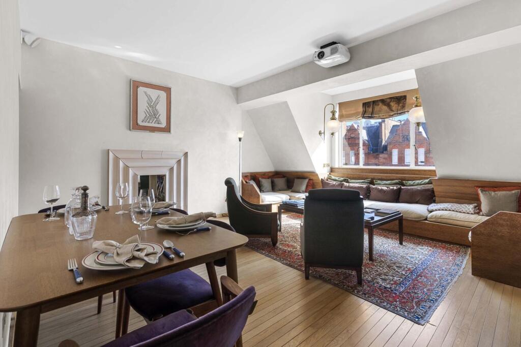 2 bed 1st Floor Flat for rent in London. From Sandersons - Holland Park & Notting Hill