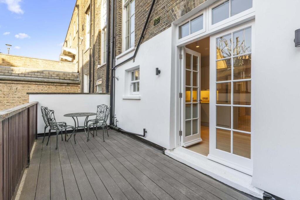 1 bed 1st Floor Flat for rent in Kensington. From Sandersons - Holland Park & Notting Hill