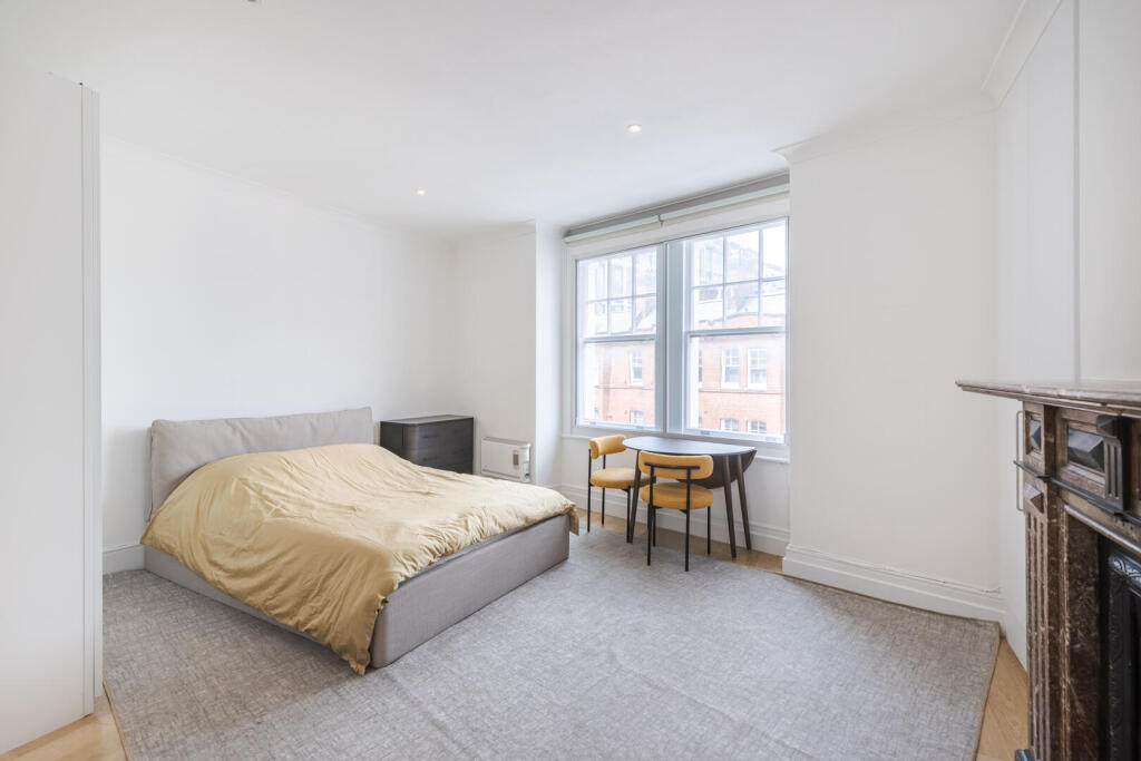 4 bed 1st Floor Flat for rent in London. From Sandersons - Holland Park & Notting Hill