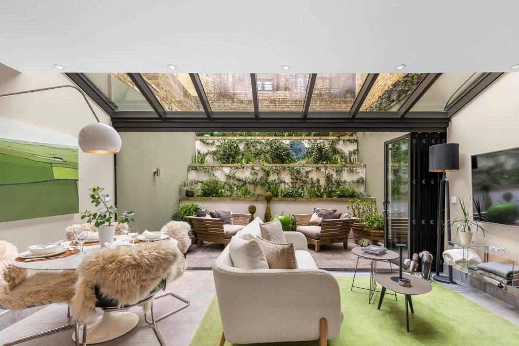 3 bed Mews for rent in Kensington. From Sandersons - Holland Park & Notting Hill