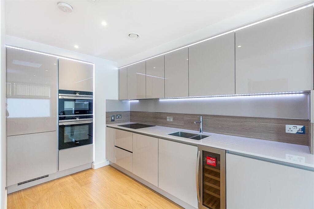 1 bed 1st Floor Flat for rent in Kensington. From Sandersons - Holland Park & Notting Hill 1 bed 1st Floor Flat for rent in Kensington. From Sandersons - Holland Park & Notting Hill