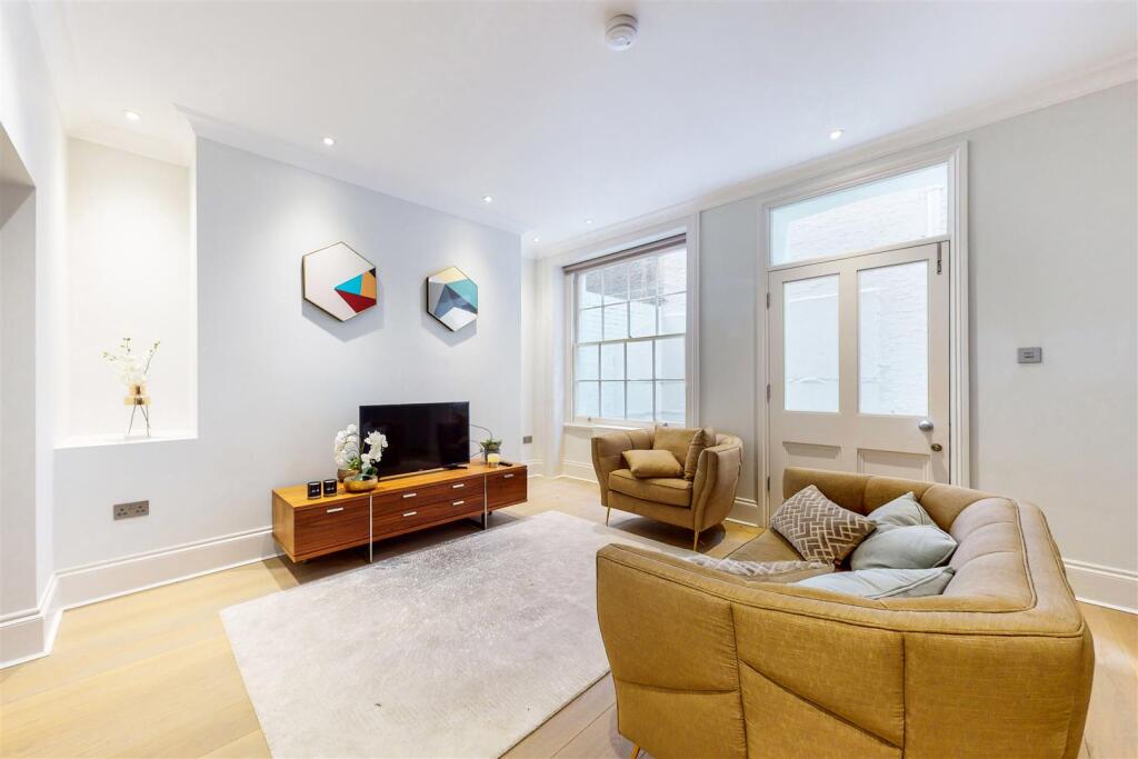 1 bed 1st Floor Flat for rent in Kensington. From Sandersons - Holland Park & Notting Hill 1 bed 1st Floor Flat for rent in Kensington. From Sandersons - Holland Park & Notting Hill