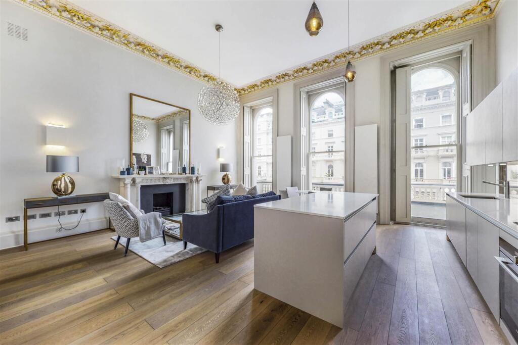 1 bed 1st Floor Flat for rent in Kensington. From Sandersons - Holland Park & Notting Hill