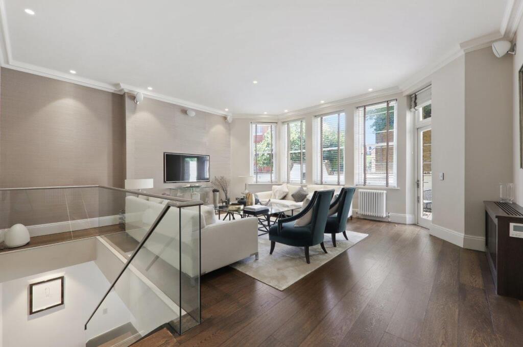 3 bed Apartment for rent in Chelsea. From Sandersons - Holland Park & Notting Hill