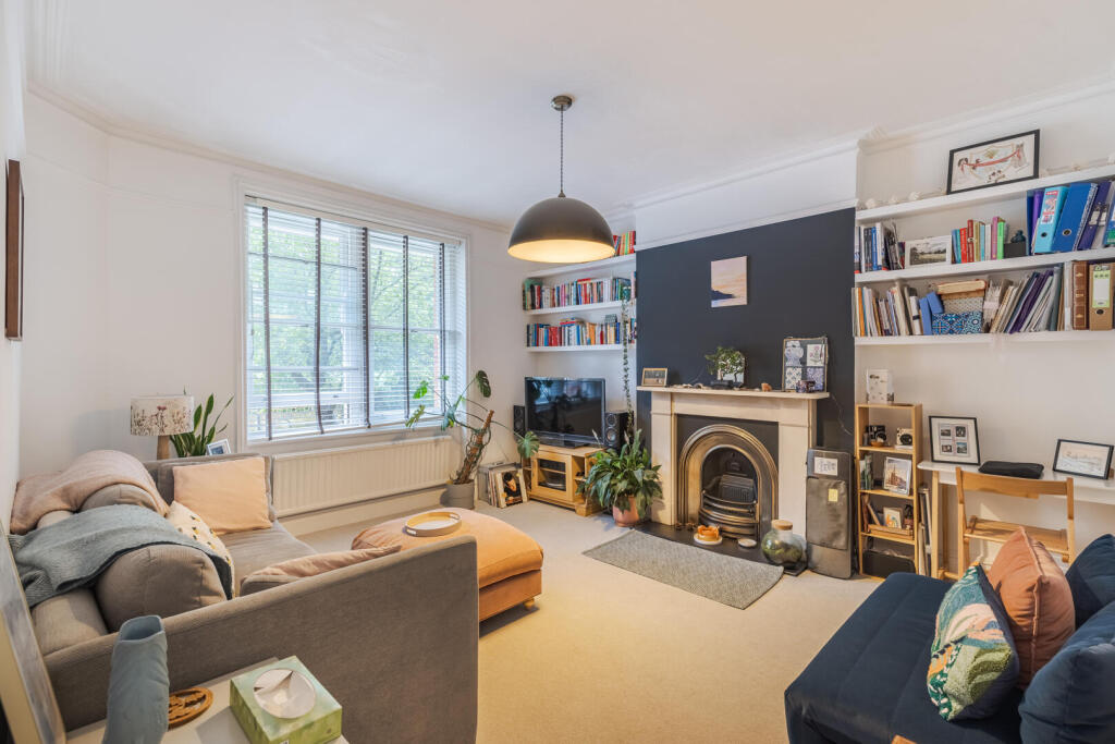 4 bed 1st Floor Flat for rent in Paddington. From Sandersons - Holland Park & Notting Hill
