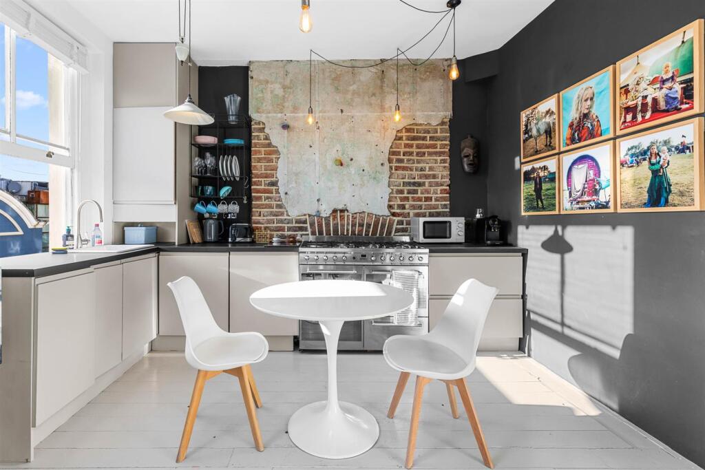 1 bed Apartment for rent in Kensington. From Sandersons - Holland Park & Notting Hill