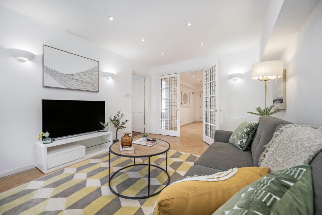 1 bed 1st Floor Flat for rent in London. From Sandersons - Holland Park & Notting Hill