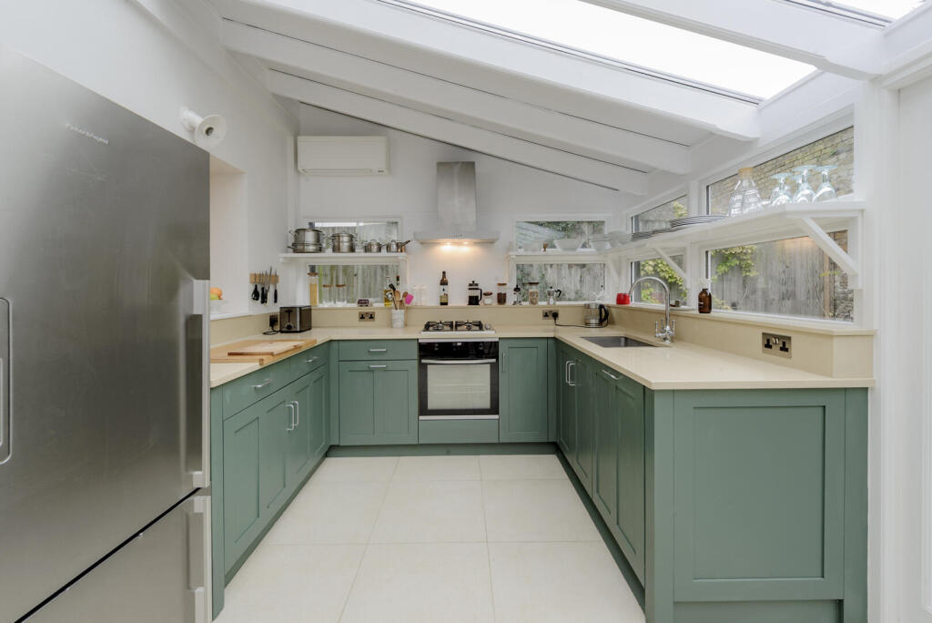 3 bed End of Terrace for rent in London. From Sandersons - Holland Park & Notting Hill 3 bed End of Terrace for rent in London. From Sandersons - Holland Park & Notting Hill