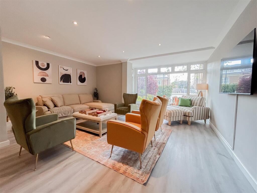 6 bed Mid Terraced House for rent in Kensington. From Sandersons - Holland Park & Notting Hill 6 bed Mid Terraced House for rent in Kensington. From Sandersons - Holland Park & Notting Hill