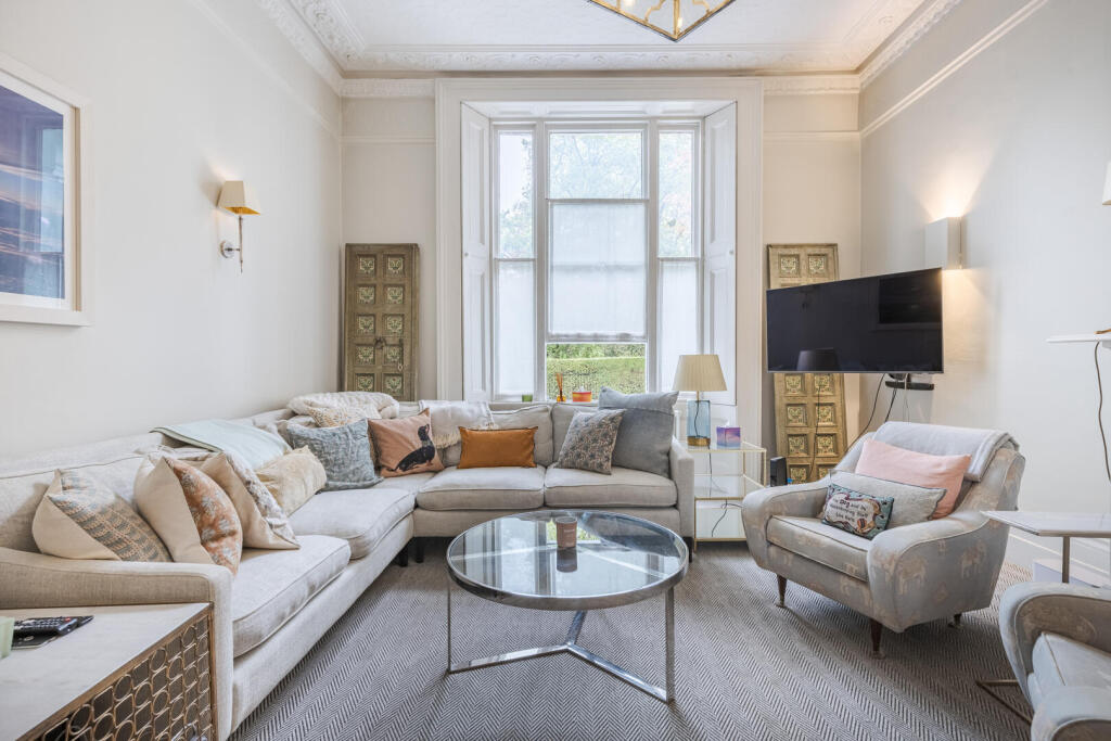 1 bed Detached for rent in London. From Sandersons - Holland Park & Notting Hill 1 bed Detached for rent in London. From Sandersons - Holland Park & Notting Hill