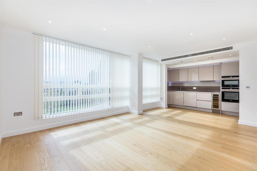 2 bed Apartment for rent in Kensington. From Sandersons - Holland Park & Notting Hill
