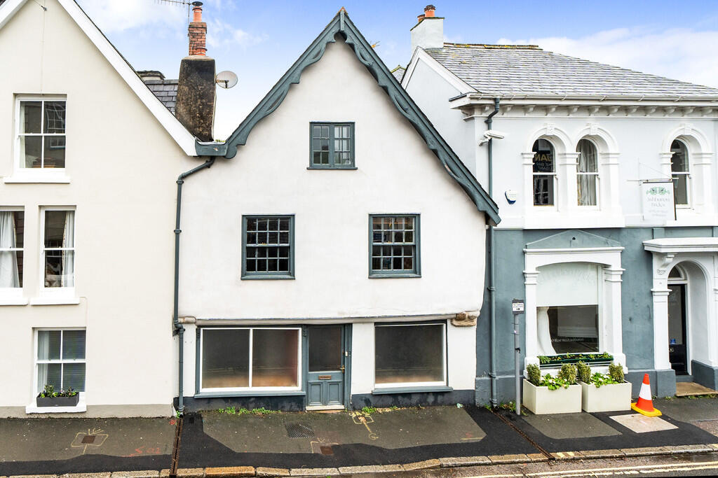 4 bed Mid Terraced House for rent in Ashburton. From Sawdye & Harris - Ashburton
