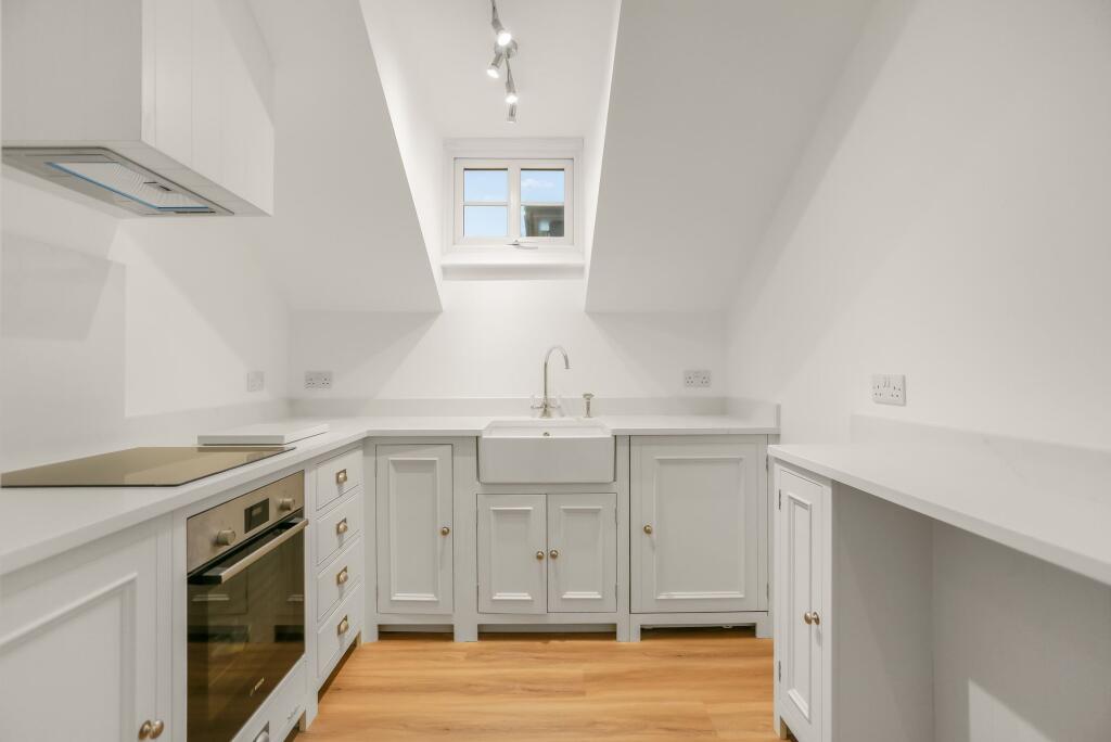 2 bed 1st Floor Flat for rent in Brighton and Hove. From Sawyer & Co - Hove