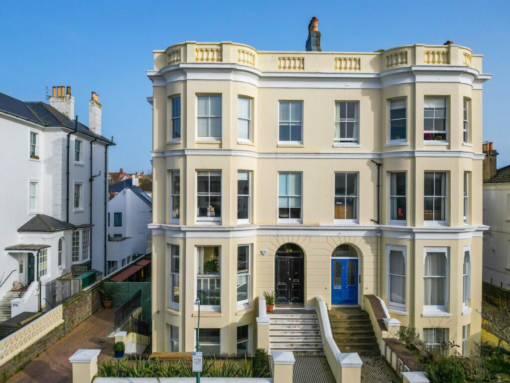 3 bed 1st Floor Flat for rent in Brighton and Hove. From Sawyer & Co - Hove 3 bed 1st Floor Flat for rent in Brighton and Hove. From Sawyer & Co - Hove