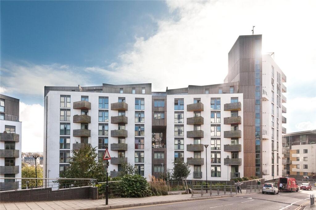 2 bed 1st Floor Flat for rent in Brighton and Hove. From Sawyer & Co - Hove