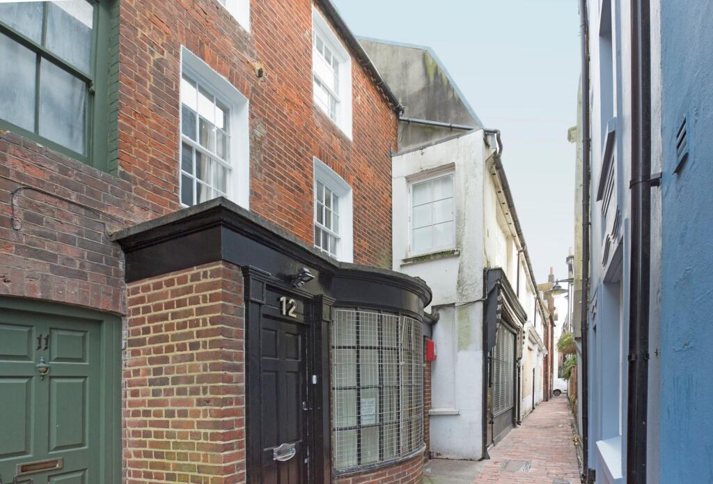 2 bed 1st Floor Flat for rent in Brighton and Hove. From Sawyer & Co - Hove 2 bed 1st Floor Flat for rent in Brighton and Hove. From Sawyer & Co - Hove