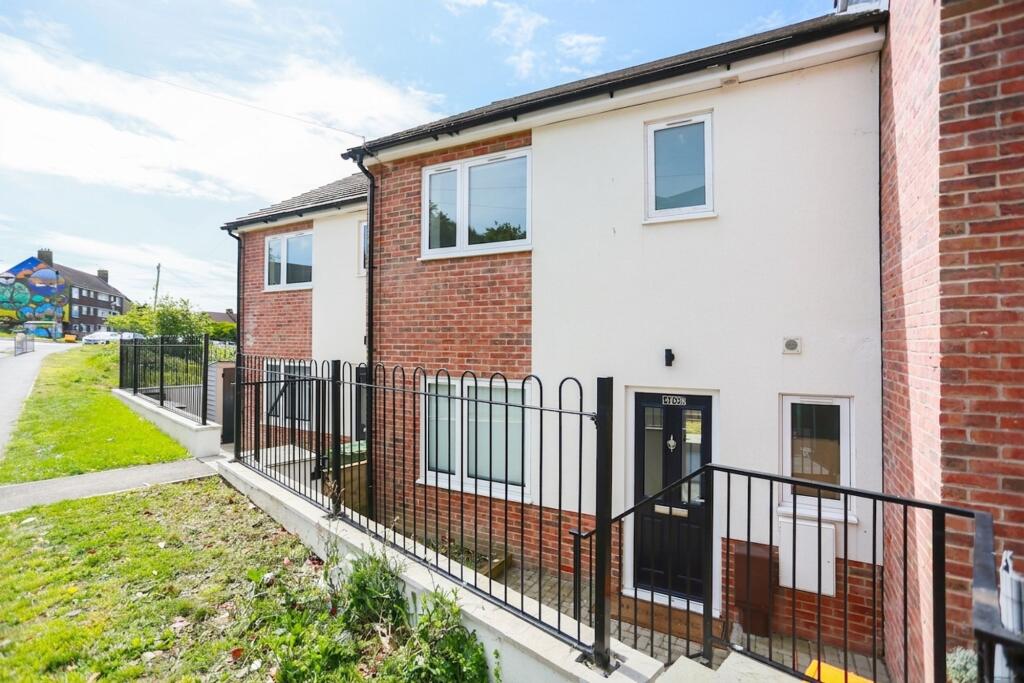 2 bed Mid Terraced House for rent in Brighton and Hove. From Sawyer & Co - Hove