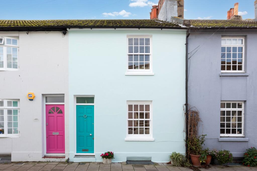 3 bed Mid Terraced House for rent in Brighton and Hove. From Sawyer & Co - Hove 3 bed Mid Terraced House for rent in Brighton and Hove. From Sawyer & Co - Hove