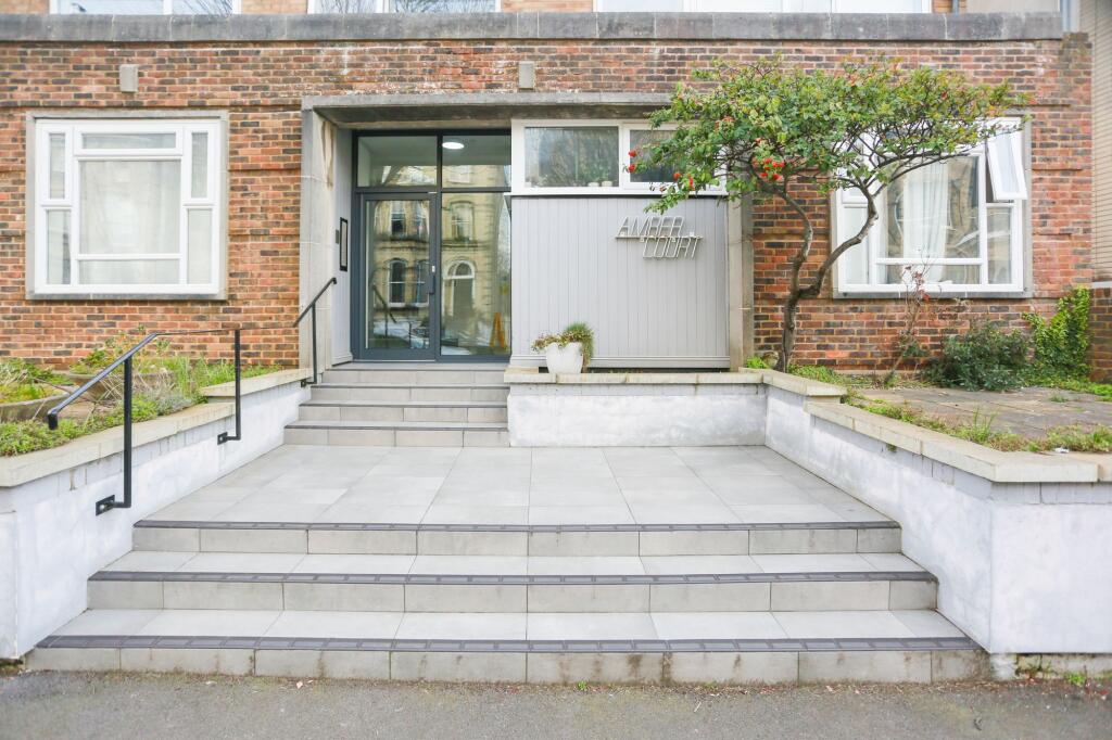 1 bed 1st Floor Flat for rent in Brighton and Hove. From Sawyer & Co - Hove