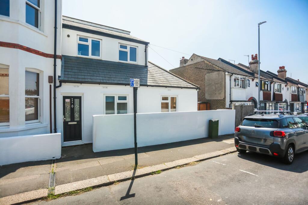 1 bed 1st Floor Flat for rent in Portslade-by-Sea. From Sawyer & Co - Hove