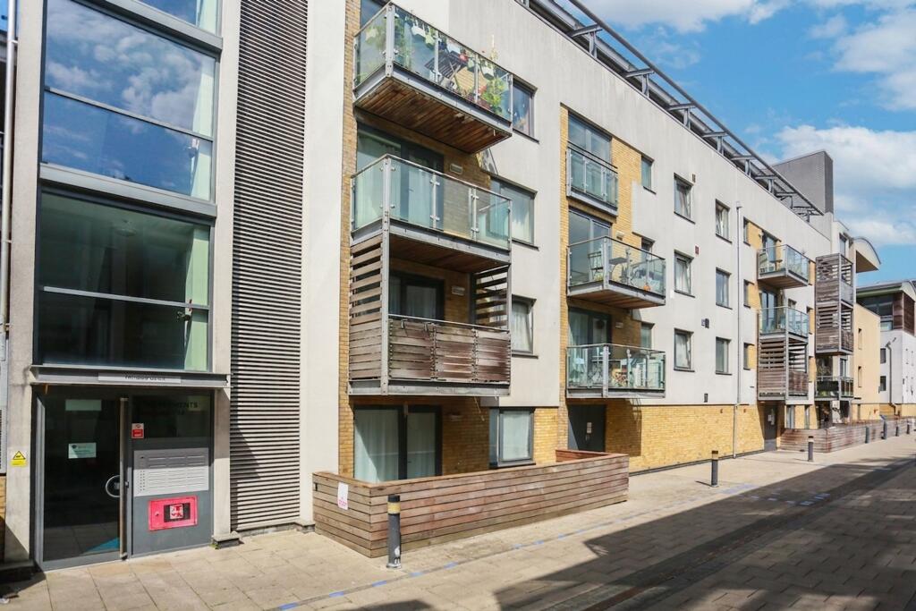 3 bed 1st Floor Flat for rent in Brighton and Hove. From Sawyer & Co - Hove