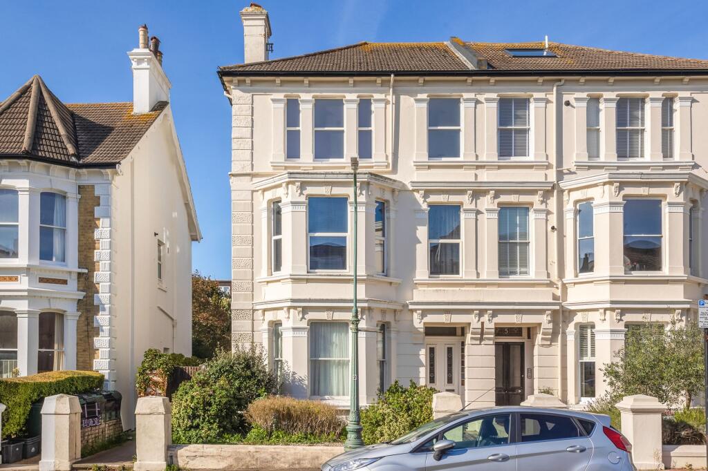 2 bed 1st Floor Flat for rent in Brighton and Hove. From Sawyer & Co - Hove