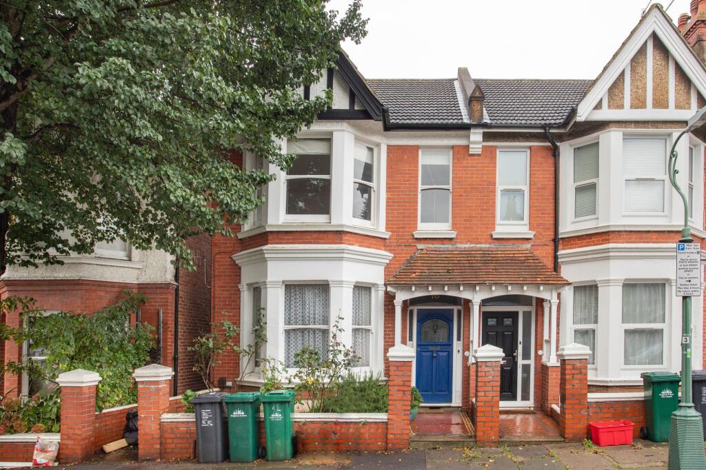 2 bed 1st Floor Flat for rent in Brighton and Hove. From Sawyer & Co - Hove 2 bed 1st Floor Flat for rent in Brighton and Hove. From Sawyer & Co - Hove