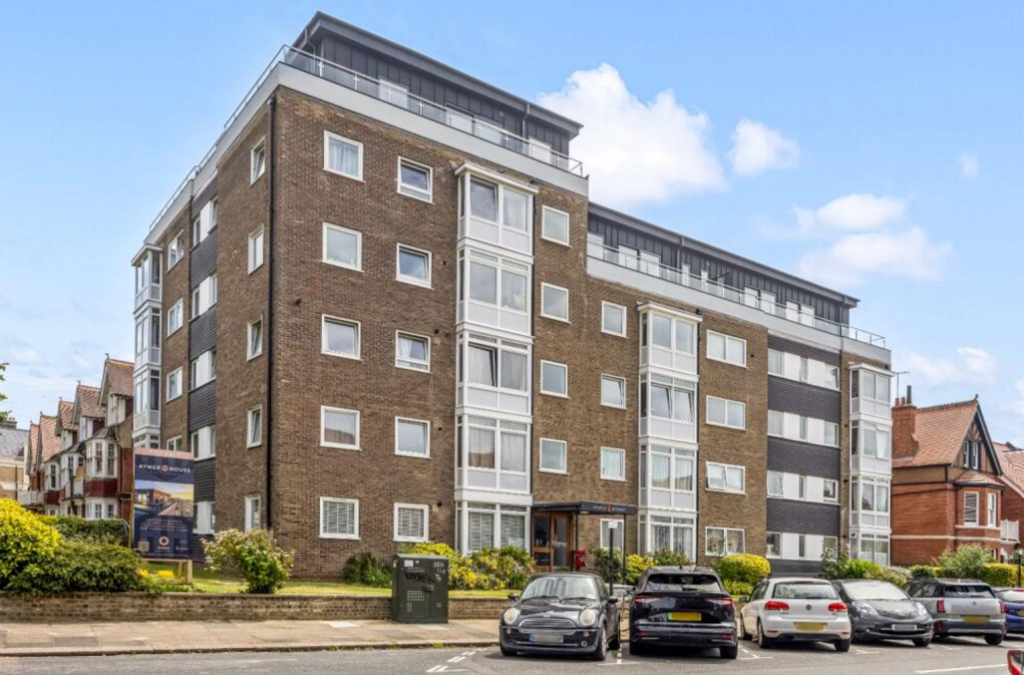 2 bed 1st Floor Flat for rent in Brighton and Hove. From Sawyer & Co - Hove 2 bed 1st Floor Flat for rent in Brighton and Hove. From Sawyer & Co - Hove