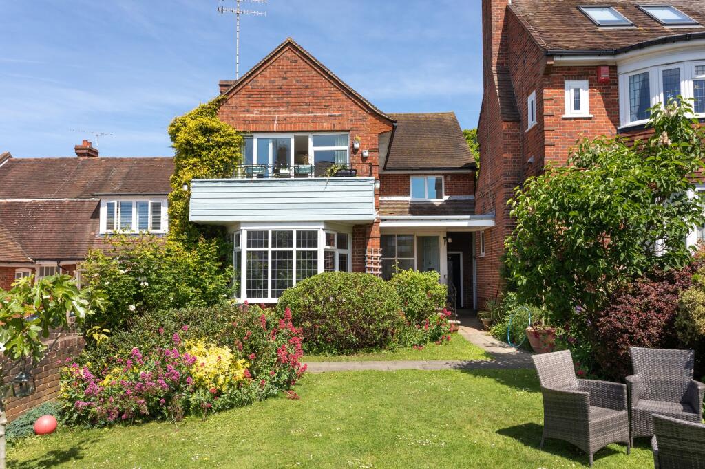 2 bed 1st Floor Flat for rent in Brighton and Hove. From Sawyer & Co - Hove 2 bed 1st Floor Flat for rent in Brighton and Hove. From Sawyer & Co - Hove